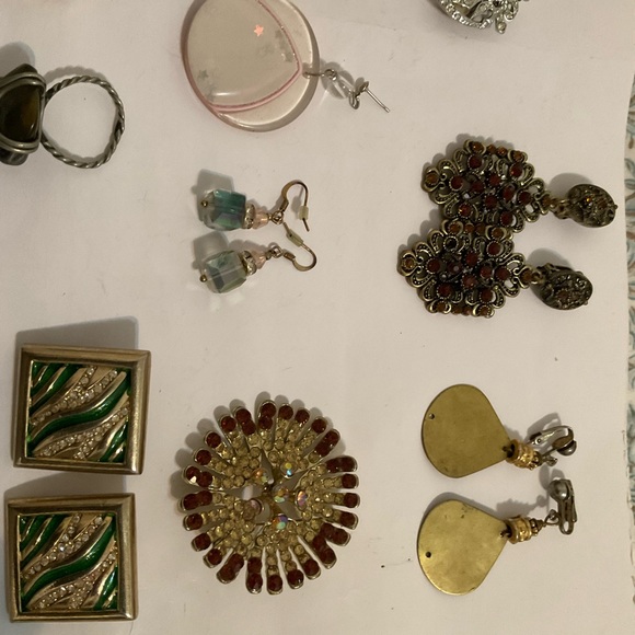 Assorted COSTUME Jewelry - Picture 6 of 7